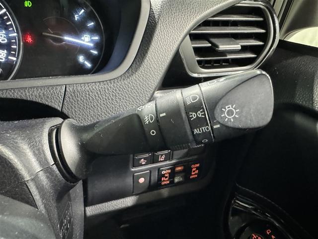 エスクァイア Ｘｉ　クルマイス　タイプ１　衝突被害軽減システム　メモリーナビ　フルセグ　バックカメラ　ＥＴＣ　ドラレコ　ＣＤ　ミュージックプレイヤー接続可　ＤＶＤ再生　後席モニター　オートクルーズコントロール　ＬＥＤヘッドランプ　乗車定員７人（30枚目）