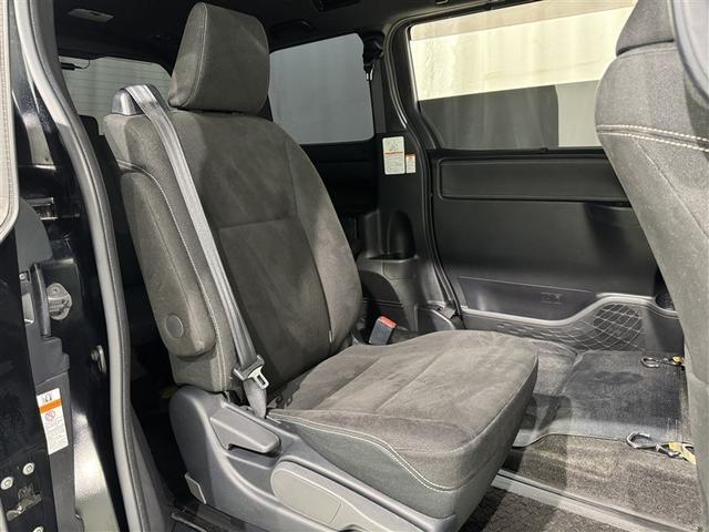 エスクァイア Ｘｉ　クルマイス　タイプ１　衝突被害軽減システム　メモリーナビ　フルセグ　バックカメラ　ＥＴＣ　ドラレコ　ＣＤ　ミュージックプレイヤー接続可　ＤＶＤ再生　後席モニター　オートクルーズコントロール　ＬＥＤヘッドランプ　乗車定員７人（35枚目）