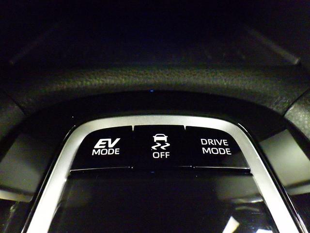 カローラクロス ハイブリッド　Ｚ　衝突被害軽減システム　メモリーナビ　バックカメラ　ＥＴＣ　ドラレコ　ミュージックプレイヤー接続可　電動シート　ハーフレザー　オートクルーズコントロール　ＬＥＤヘッドランプ　スマートキー　キーレス（14枚目）