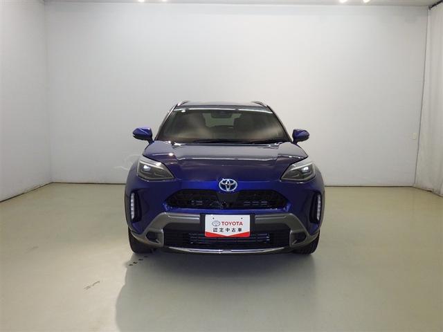 ヤリスクロス ハイブリッドＺ　アドベンチャー　衝突被害軽減システム　メモリーナビ　フルセグ　バックカメラ　ＥＴＣ　ＣＤ　ミュージックプレイヤー接続可　ＤＶＤ再生　電動シート　オートクルーズコントロール　ＬＥＤヘッドランプ　スマートキー　キーレス（3枚目）