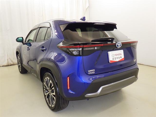 ヤリスクロス ハイブリッドＺ　アドベンチャー　衝突被害軽減システム　メモリーナビ　フルセグ　バックカメラ　ＥＴＣ　ＣＤ　ミュージックプレイヤー接続可　ＤＶＤ再生　電動シート　オートクルーズコントロール　ＬＥＤヘッドランプ　スマートキー　キーレス（5枚目）