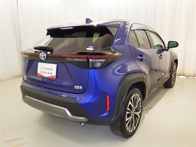 ヤリスクロス ハイブリッドＺ　アドベンチャー　衝突被害軽減システム　メモリーナビ　フルセグ　バックカメラ　ＥＴＣ　ＣＤ　ミュージックプレイヤー接続可　ＤＶＤ再生　電動シート　オートクルーズコントロール　ＬＥＤヘッドランプ　スマートキー　キーレス（6枚目）