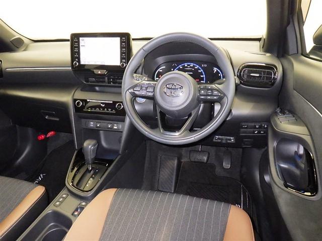 ヤリスクロス ハイブリッドＺ　アドベンチャー　衝突被害軽減システム　メモリーナビ　フルセグ　バックカメラ　ＥＴＣ　ＣＤ　ミュージックプレイヤー接続可　ＤＶＤ再生　電動シート　オートクルーズコントロール　ＬＥＤヘッドランプ　スマートキー　キーレス（8枚目）