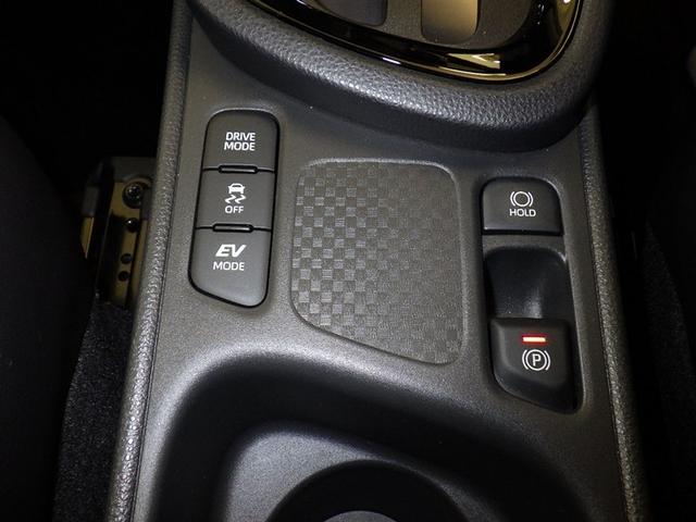 ヤリスクロス ハイブリッドＺ　アドベンチャー　衝突被害軽減システム　メモリーナビ　フルセグ　バックカメラ　ＥＴＣ　ＣＤ　ミュージックプレイヤー接続可　ＤＶＤ再生　電動シート　オートクルーズコントロール　ＬＥＤヘッドランプ　スマートキー　キーレス（16枚目）