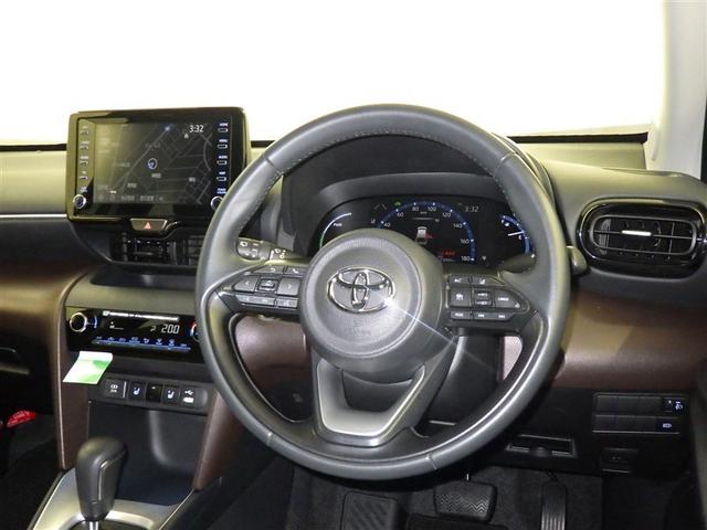 ヤリスクロス ハイブリッドＺ　衝突被害軽減システム　メモリーナビ　バックカメラ　ドラレコ　ミュージックプレイヤー接続可　電動シート　オートクルーズコントロール　ＬＥＤヘッドランプ　スマートキー　キーレス　ハイブリッド（8枚目）