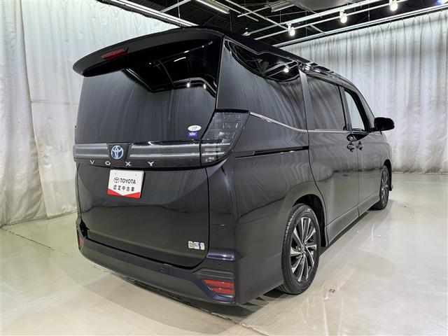 ヴォクシー ハイブリッドＳ－Ｚ　衝突被害軽減システム　フルセグ　バックカメラ　ＥＴＣ　ドラレコ　ＣＤ　ミュージックプレイヤー接続可　ＬＥＤヘッドランプ　両側電動スライド　乗車定員７人　３列シート　スマートキー　キーレス（6枚目）