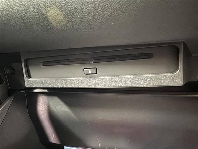 ヴォクシー ハイブリッドＳ－Ｚ　衝突被害軽減システム　フルセグ　バックカメラ　ＥＴＣ　ドラレコ　ＣＤ　ミュージックプレイヤー接続可　ＬＥＤヘッドランプ　両側電動スライド　乗車定員７人　３列シート　スマートキー　キーレス（12枚目）