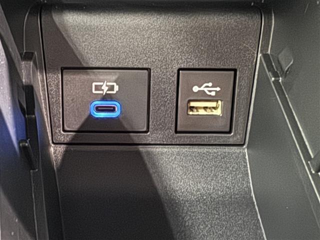 ヴォクシー ハイブリッドＳ－Ｚ　衝突被害軽減システム　フルセグ　バックカメラ　ＥＴＣ　ドラレコ　ＣＤ　ミュージックプレイヤー接続可　ＬＥＤヘッドランプ　両側電動スライド　乗車定員７人　３列シート　スマートキー　キーレス（18枚目）