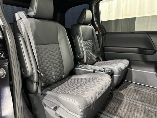 ヴォクシー ハイブリッドＳ－Ｚ　衝突被害軽減システム　フルセグ　バックカメラ　ＥＴＣ　ドラレコ　ＣＤ　ミュージックプレイヤー接続可　ＬＥＤヘッドランプ　両側電動スライド　乗車定員７人　３列シート　スマートキー　キーレス（30枚目）