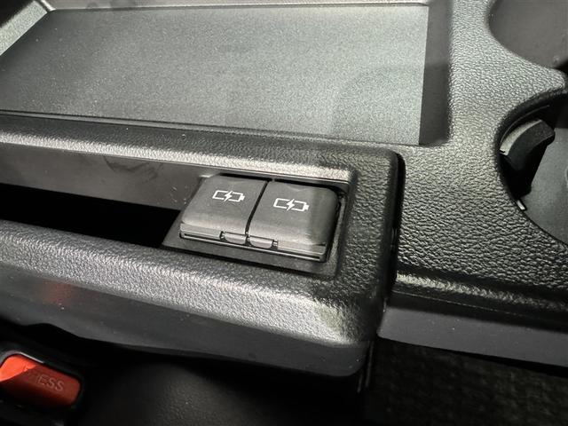 ヴォクシー ハイブリッドＳ－Ｚ　衝突被害軽減システム　フルセグ　バックカメラ　ＥＴＣ　ドラレコ　ＣＤ　ミュージックプレイヤー接続可　ＬＥＤヘッドランプ　両側電動スライド　乗車定員７人　３列シート　スマートキー　キーレス（31枚目）