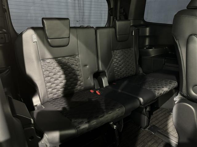 ヴォクシー ハイブリッドＳ－Ｚ　衝突被害軽減システム　フルセグ　バックカメラ　ＥＴＣ　ドラレコ　ＣＤ　ミュージックプレイヤー接続可　ＬＥＤヘッドランプ　両側電動スライド　乗車定員７人　３列シート　スマートキー　キーレス（33枚目）