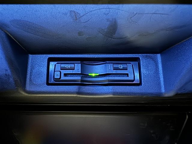 ハリアー プレミアム　メタル　アンド　レザーパッケージ　衝突被害軽減システム　メモリーナビ　フルセグ　バックカメラ　ＥＴＣ　ＣＤ　ミュージックプレイヤー接続可　ＤＶＤ再生　革シート　電動シート　オートクルーズコントロール　ＬＥＤヘッドランプ　スマートキー（14枚目）