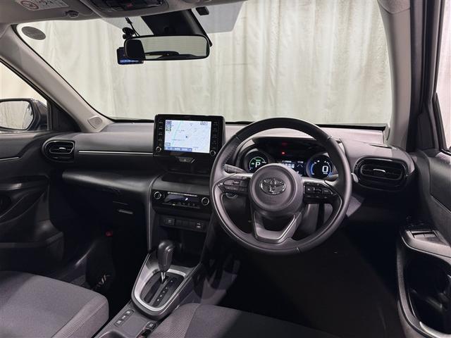 ヤリスクロス ハイブリッドＧ　衝突被害軽減システム　メモリーナビ　バックカメラ　ＥＴＣ　ドラレコ　ミュージックプレイヤー接続可　オートクルーズコントロール　ＬＥＤヘッドランプ　スマートキー　キーレス　ハイブリッド（8枚目）