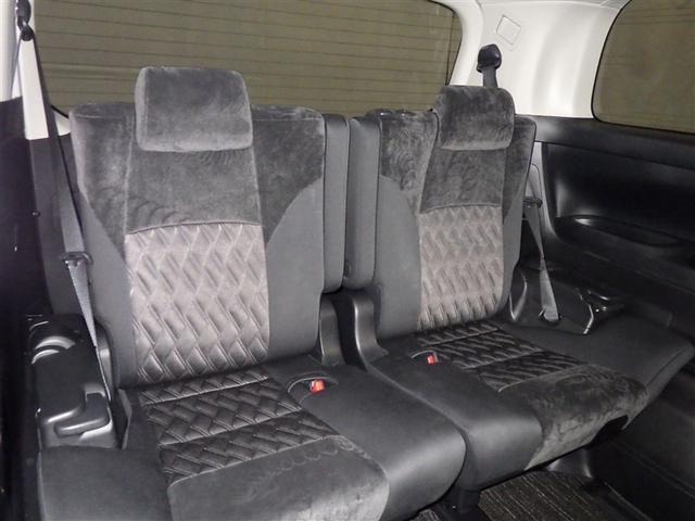 �R��ڃV�[�g���Ђ�т�Ƃ����X�y�[�X���m�ۂ��Ă��܂��B��l���ł̂��o�������΂�����ł��I