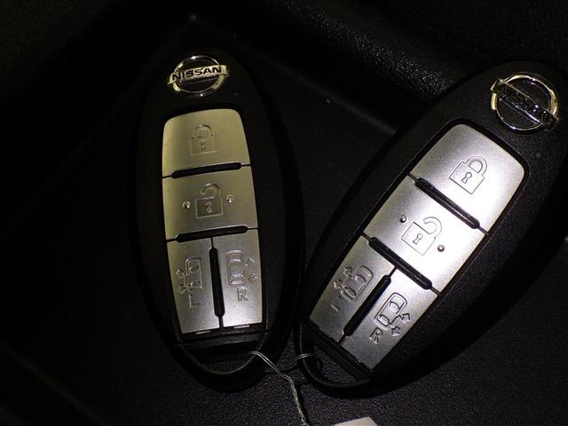 セレナ Ｘ　Ｖセレクション　衝突被害軽減システム　メモリーナビ　フルセグ　バックカメラ　ＥＴＣ　ドラレコ　ＣＤ　ミュージックプレイヤー接続可　ＤＶＤ再生　オートクルーズコントロール　両側電動スライド　乗車定員８人　３列シート（25枚目）