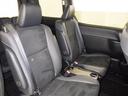 足元広々で、ゆったりとした後席ですね。　後席でノビノビ、リラックス快適な空間でドライブはいかがですか。