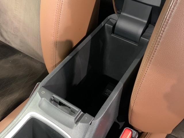 シャトル ハイブリッドＺスタイルエディション　いまコレ＋新品マット付あんしんＰＫＧ　ＡＵＴＯエアコン　衝突低減ブレーキ　ＥＳＣ　クルコン　前席シートヒーター　盗難防止システム　キーフリー　ＤＶＤ　禁煙車　ＬＥＤヘッドランプ　フルセグテレビ　ＡＢＳ（29枚目）