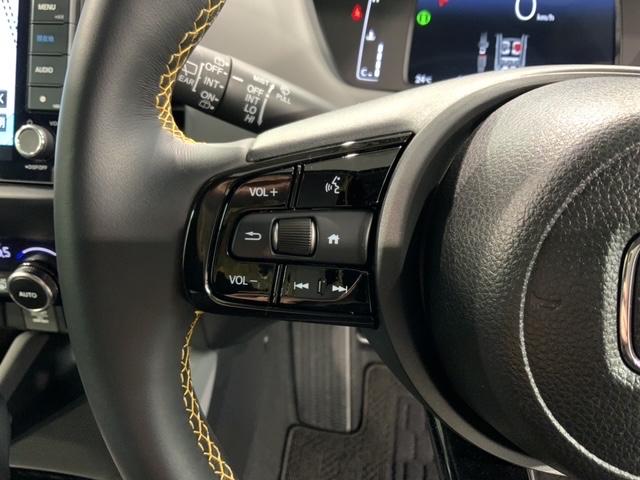 フィット ＲＳ　ＨＳＥＮＳＩＮＧ　新車保証　試乗車　ワンオ－ナ－　ＵＳＢポート　イモビライザー　地デジフルセグ　リアカメラ　ＬＥＤヘッドライト　ＤＶＤ再生　エアコン　ＥＴＣ車載器　キーレス　スマートキー　横滑防止装置（10枚目）