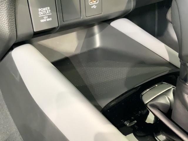 フィット ＲＳ　ＨＳＥＮＳＩＮＧ　新車保証　試乗車　ワンオ－ナ－　ＵＳＢポート　イモビライザー　地デジフルセグ　リアカメラ　ＬＥＤヘッドライト　ＤＶＤ再生　エアコン　ＥＴＣ車載器　キーレス　スマートキー　横滑防止装置（26枚目）