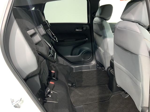 フィット ＲＳ　ＨＳＥＮＳＩＮＧ　新車保証　試乗車　ワンオ－ナ－　ＵＳＢポート　イモビライザー　地デジフルセグ　リアカメラ　ＬＥＤヘッドライト　ＤＶＤ再生　エアコン　ＥＴＣ車載器　キーレス　スマートキー　横滑防止装置（35枚目）