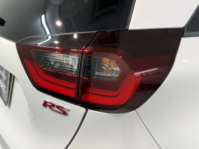 フィット ＲＳ　ＨＳＥＮＳＩＮＧ　新車保証　試乗車　ワンオ－ナ－　ＵＳＢポート　イモビライザー　地デジフルセグ　リアカメラ　ＬＥＤヘッドライト　ＤＶＤ再生　エアコン　ＥＴＣ車載器　キーレス　スマートキー　横滑防止装置（45枚目）