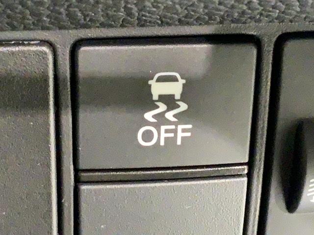 フィット ｅ：ＨＥＶホーム　ＨＳＥＮＳＩＮＧ　新車保証　試乗車　ワンオ－ナ－　前後誤発進抑制機能　助手席エアバッグ　運転席エアバッグ　１オナ　ＬＥＤライト　ＵＳＢ接続　バックカメラ　ＡＢＳ　サイドエアバッグ　フルセグＴＶ　記録簿（13枚目）