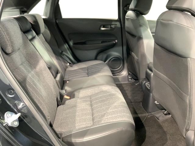 フィット ｅ：ＨＥＶホーム　ＨＳＥＮＳＩＮＧ　新車保証　試乗車　ワンオ－ナ－　前後誤発進抑制機能　助手席エアバッグ　運転席エアバッグ　１オナ　ＬＥＤライト　ＵＳＢ接続　バックカメラ　ＡＢＳ　サイドエアバッグ　フルセグＴＶ　記録簿（18枚目）