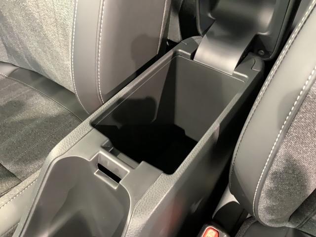 フィット ｅ：ＨＥＶホーム　ＨＳＥＮＳＩＮＧ　新車保証　試乗車　ワンオ－ナ－　前後誤発進抑制機能　助手席エアバッグ　運転席エアバッグ　１オナ　ＬＥＤライト　ＵＳＢ接続　バックカメラ　ＡＢＳ　サイドエアバッグ　フルセグＴＶ　記録簿（27枚目）