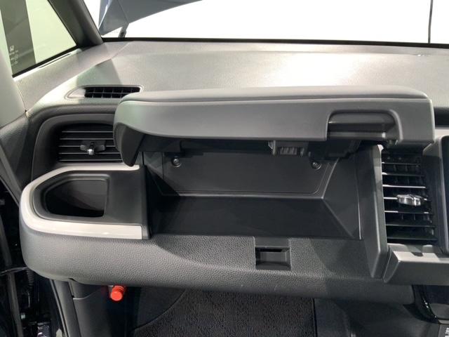 フィット ｅ：ＨＥＶホーム　ＨＳＥＮＳＩＮＧ　新車保証　試乗車　ワンオ－ナ－　前後誤発進抑制機能　助手席エアバッグ　運転席エアバッグ　１オナ　ＬＥＤライト　ＵＳＢ接続　バックカメラ　ＡＢＳ　サイドエアバッグ　フルセグＴＶ　記録簿（28枚目）