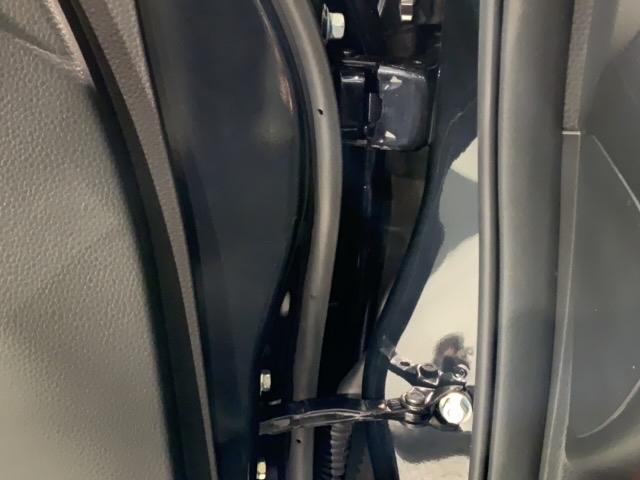フィット ｅ：ＨＥＶホーム　ＨＳＥＮＳＩＮＧ　新車保証　試乗車　ワンオ－ナ－　前後誤発進抑制機能　助手席エアバッグ　運転席エアバッグ　１オナ　ＬＥＤライト　ＵＳＢ接続　バックカメラ　ＡＢＳ　サイドエアバッグ　フルセグＴＶ　記録簿（42枚目）