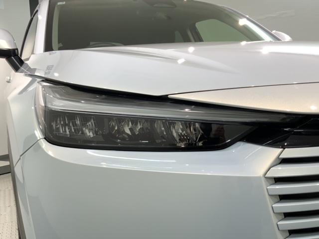 ヴェゼル ｅ：ＨＥＶＸ　ＨＳＥＮＳＩＮＧ新車保証試乗車ワンオ－ナ－　Ｒカメラ　クルコン　エアコン　シ－トヒ－タ－　スマキー　ＶＳＡ　ＬＥＤライト　ＥＴＣ車載器　エアバッグ　ＡＢＳ　４ＷＤ車　地デジＴＶ　キーレスエントリー（8枚目）