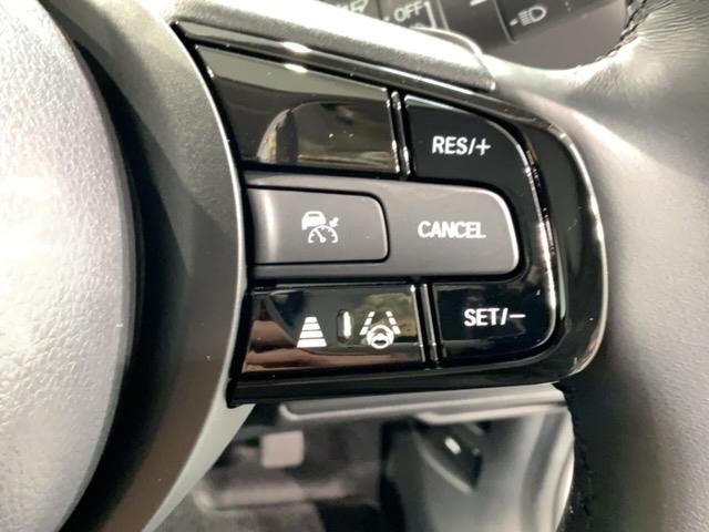 ヴェゼル ｅ：ＨＥＶＸ　ＨＳＥＮＳＩＮＧ新車保証試乗車ワンオ－ナ－　Ｒカメラ　クルコン　エアコン　シ－トヒ－タ－　スマキー　ＶＳＡ　ＬＥＤライト　ＥＴＣ車載器　エアバッグ　ＡＢＳ　４ＷＤ車　地デジＴＶ　キーレスエントリー（11枚目）