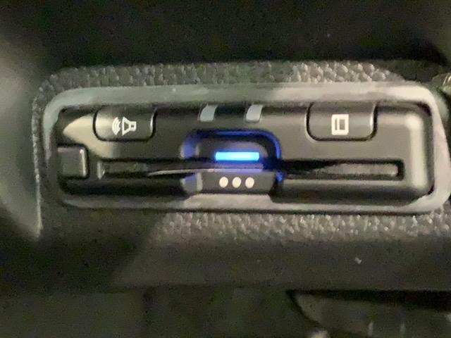 ヴェゼル ｅ：ＨＥＶＸ　ＨＳＥＮＳＩＮＧ新車保証試乗車ワンオ－ナ－　Ｒカメラ　クルコン　エアコン　シ－トヒ－タ－　スマキー　ＶＳＡ　ＬＥＤライト　ＥＴＣ車載器　エアバッグ　ＡＢＳ　４ＷＤ車　地デジＴＶ　キーレスエントリー（12枚目）