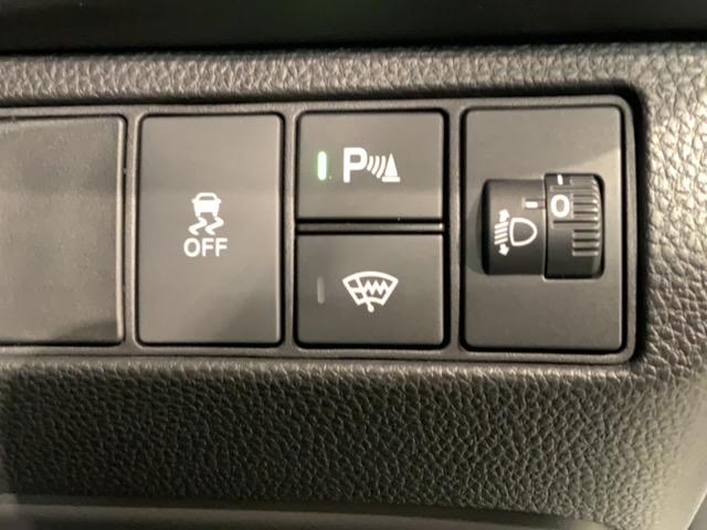 ヴェゼル ｅ：ＨＥＶＸ　ＨＳＥＮＳＩＮＧ新車保証試乗車ワンオ－ナ－　Ｒカメラ　クルコン　エアコン　シ－トヒ－タ－　スマキー　ＶＳＡ　ＬＥＤライト　ＥＴＣ車載器　エアバッグ　ＡＢＳ　４ＷＤ車　地デジＴＶ　キーレスエントリー（13枚目）