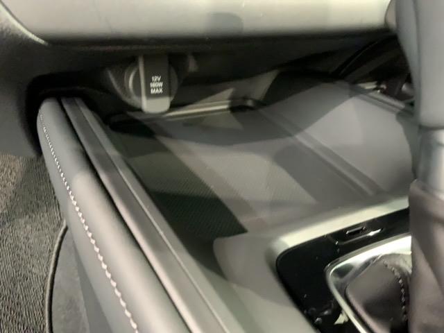 ヴェゼル ｅ：ＨＥＶＸ　ＨＳＥＮＳＩＮＧ新車保証試乗車ワンオ－ナ－　Ｒカメラ　クルコン　エアコン　シ－トヒ－タ－　スマキー　ＶＳＡ　ＬＥＤライト　ＥＴＣ車載器　エアバッグ　ＡＢＳ　４ＷＤ車　地デジＴＶ　キーレスエントリー（27枚目）