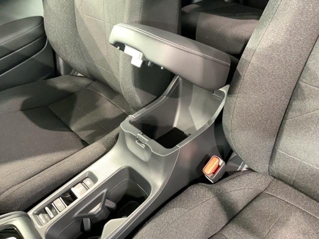 ヴェゼル ｅ：ＨＥＶＸ　ＨＳＥＮＳＩＮＧ新車保証試乗車ワンオ－ナ－　Ｒカメラ　クルコン　エアコン　シ－トヒ－タ－　スマキー　ＶＳＡ　ＬＥＤライト　ＥＴＣ車載器　エアバッグ　ＡＢＳ　４ＷＤ車　地デジＴＶ　キーレスエントリー（29枚目）