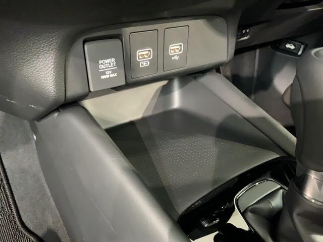 フィット e:HEVホームブラックスタイル H SENSING 新車保証 試乗車 ワンオーナー 純正ナビ TV Rカメラ マルチビュー BTオ-ディオ ETC LEDライト VSA クルコン アルミ スマートキー 盗難防止装置 整備記録簿(28枚目)