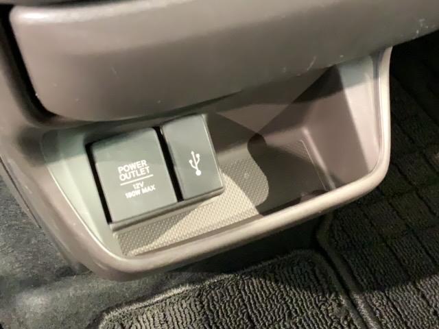 フリード Ｇ・ホンダセンシング　最長５年保証　ワンオ－ナ－　ナビＶＸＭ－２１４ＶＦｉ　ＴＶ　Ｒカメラ　ＣＤ録音　ＢＴオ－ディオ　ＤＶＤ　ＥＴＣ　両側電動ドア　ＶＳＡ　スマ－トキ－　スペアキー　盗難防止装置　整備記録簿　ドアバイザ－（28枚目）