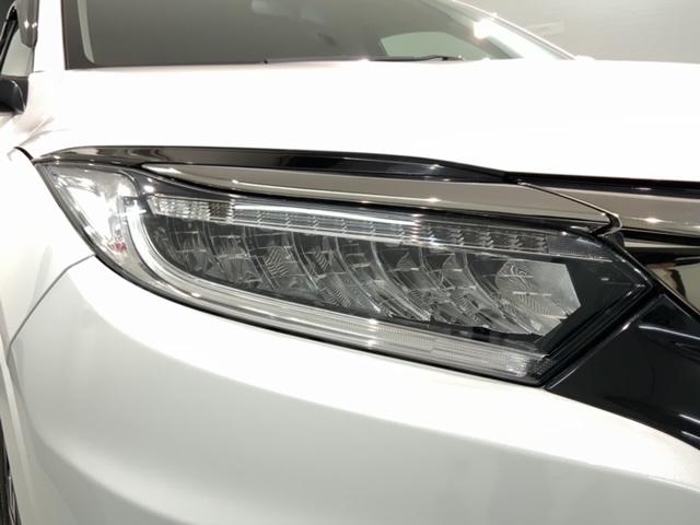 ＬＥＤヘッドライトは、点灯の瞬間から最大光量を発揮し、突然暗くなるトンネルなどでの安定感を高めます。