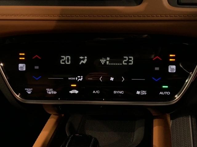 フロント両席にはシートヒーターが付いています！寒い日に便利な装備ですね。