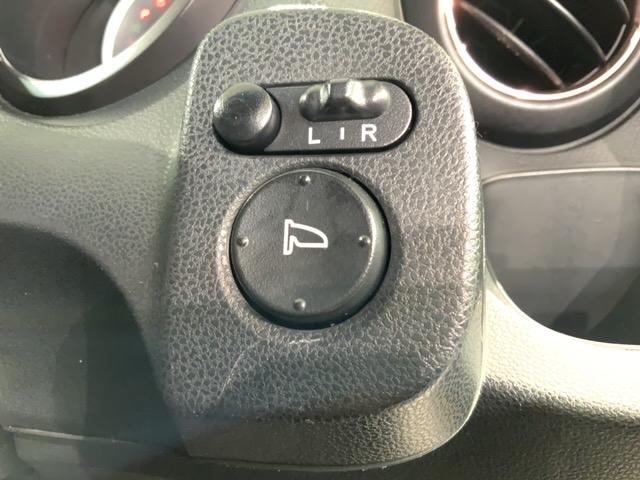 フィット シーズファインスタイル　禁煙　１年保証　ワンオ－ナ－　ナビＶＸＭ－１２８ＶＳ　ＴＶ　Ｒカメラ　ＤＶＤ　ドラレコ　ＥＴＣ　ＨＩＤ　シ－トヒ－タ－　スマ－トキ－　盗難防止装置　整備記録簿　ＡＡＣ　ドアバイザ－　Ｗエアバッグ（12枚目）