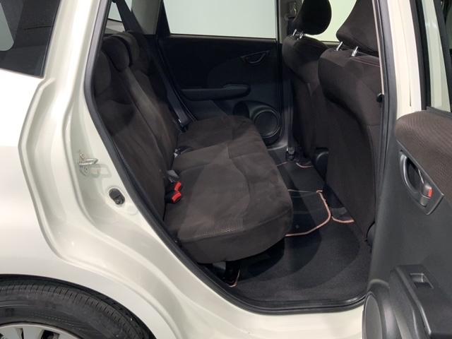 フィット シーズファインスタイル　禁煙　１年保証　ワンオ－ナ－　ナビＶＸＭ－１２８ＶＳ　ＴＶ　Ｒカメラ　ＤＶＤ　ドラレコ　ＥＴＣ　ＨＩＤ　シ－トヒ－タ－　スマ－トキ－　盗難防止装置　整備記録簿　ＡＡＣ　ドアバイザ－　Ｗエアバッグ（15枚目）