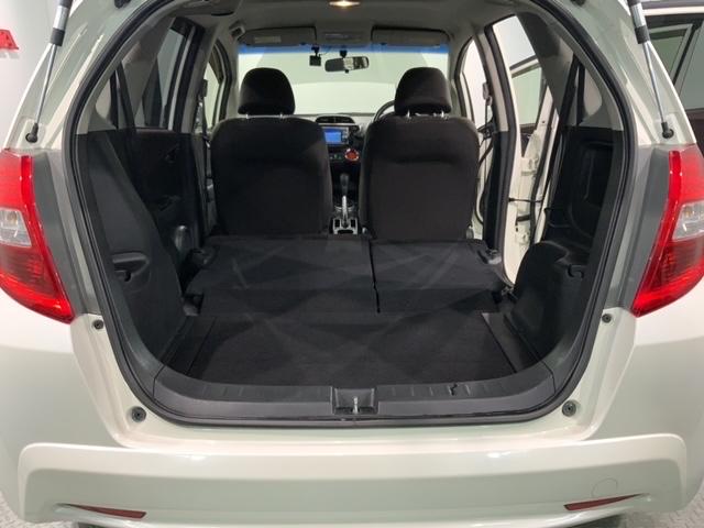 フィット シーズファインスタイル　禁煙　１年保証　ワンオ－ナ－　ナビＶＸＭ－１２８ＶＳ　ＴＶ　Ｒカメラ　ＤＶＤ　ドラレコ　ＥＴＣ　ＨＩＤ　シ－トヒ－タ－　スマ－トキ－　盗難防止装置　整備記録簿　ＡＡＣ　ドアバイザ－　Ｗエアバッグ（17枚目）