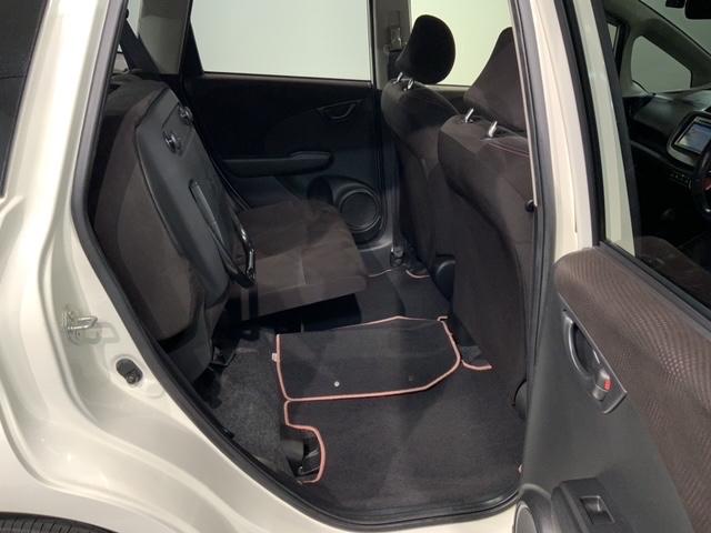 フィット シーズファインスタイル　禁煙　１年保証　ワンオ－ナ－　ナビＶＸＭ－１２８ＶＳ　ＴＶ　Ｒカメラ　ＤＶＤ　ドラレコ　ＥＴＣ　ＨＩＤ　シ－トヒ－タ－　スマ－トキ－　盗難防止装置　整備記録簿　ＡＡＣ　ドアバイザ－　Ｗエアバッグ（31枚目）