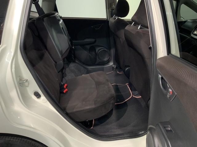 フィット シーズファインスタイル　禁煙　１年保証　ワンオ－ナ－　ナビＶＸＭ－１２８ＶＳ　ＴＶ　Ｒカメラ　ＤＶＤ　ドラレコ　ＥＴＣ　ＨＩＤ　シ－トヒ－タ－　スマ－トキ－　盗難防止装置　整備記録簿　ＡＡＣ　ドアバイザ－　Ｗエアバッグ（33枚目）