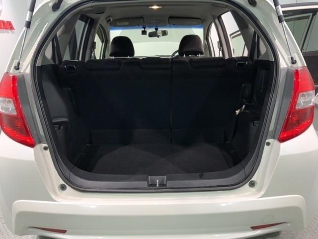 フィット シーズファインスタイル　禁煙　１年保証　ワンオ－ナ－　ナビＶＸＭ－１２８ＶＳ　ＴＶ　Ｒカメラ　ＤＶＤ　ドラレコ　ＥＴＣ　ＨＩＤ　シ－トヒ－タ－　スマ－トキ－　盗難防止装置　整備記録簿　ＡＡＣ　ドアバイザ－　Ｗエアバッグ（34枚目）