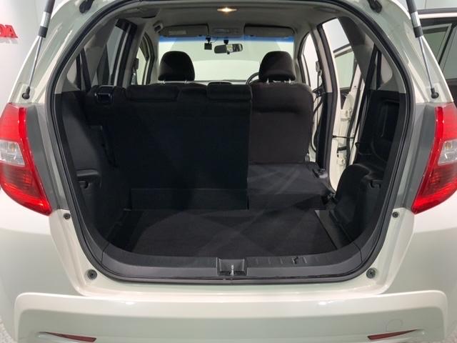 フィット シーズファインスタイル　禁煙　１年保証　ワンオ－ナ－　ナビＶＸＭ－１２８ＶＳ　ＴＶ　Ｒカメラ　ＤＶＤ　ドラレコ　ＥＴＣ　ＨＩＤ　シ－トヒ－タ－　スマ－トキ－　盗難防止装置　整備記録簿　ＡＡＣ　ドアバイザ－　Ｗエアバッグ（35枚目）