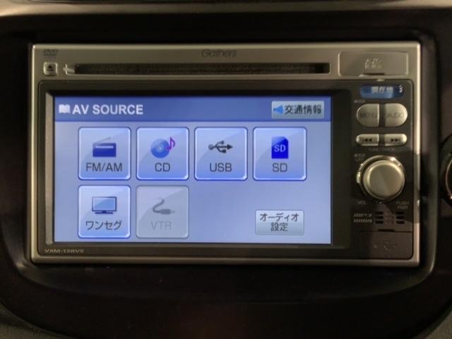 フィット シーズファインスタイル　禁煙　１年保証　ワンオ－ナ－　ナビＶＸＭ－１２８ＶＳ　ＴＶ　Ｒカメラ　ＤＶＤ　ドラレコ　ＥＴＣ　ＨＩＤ　シ－トヒ－タ－　スマ－トキ－　盗難防止装置　整備記録簿　ＡＡＣ　ドアバイザ－　Ｗエアバッグ（37枚目）