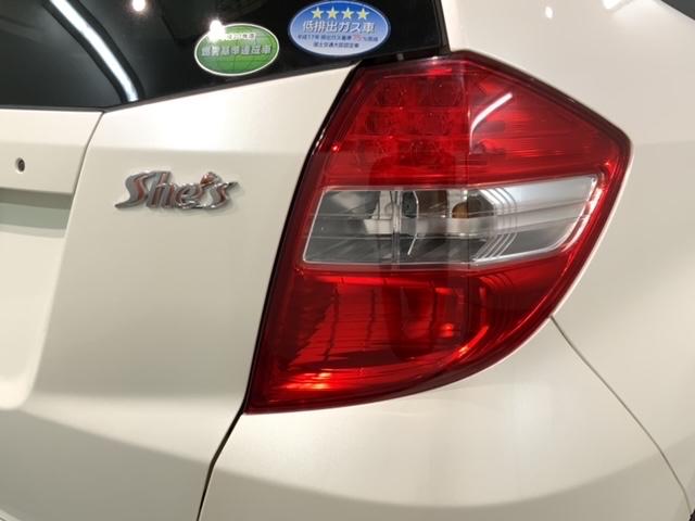 フィット シーズファインスタイル　禁煙　１年保証　ワンオ－ナ－　ナビＶＸＭ－１２８ＶＳ　ＴＶ　Ｒカメラ　ＤＶＤ　ドラレコ　ＥＴＣ　ＨＩＤ　シ－トヒ－タ－　スマ－トキ－　盗難防止装置　整備記録簿　ＡＡＣ　ドアバイザ－　Ｗエアバッグ（45枚目）