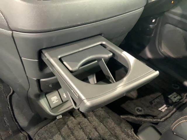 フリードハイブリッド ハイブリッド・クロスター　ＨｏｎｄａＳＥＮＳＩＮＧ　最長５年保証　ワンオ－ナ－　ナビＶＸＭ－２３７ＶＦＮｉ　ＴＶ　Ｒカメラ　ＣＤ録音　ＢＴオ－ディオ　ＤＶＤ　ＥＴＣ　ＬＥＤライト　両側電動ドア　ＶＳＡ　シ－トヒ－タ－　アルミ（28枚目）